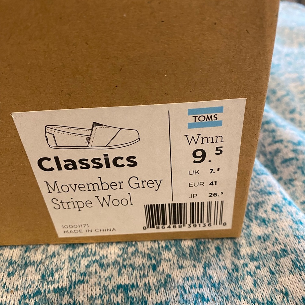 Toms Gray Flats with Ribbed Texture - Picture 4 of 4
